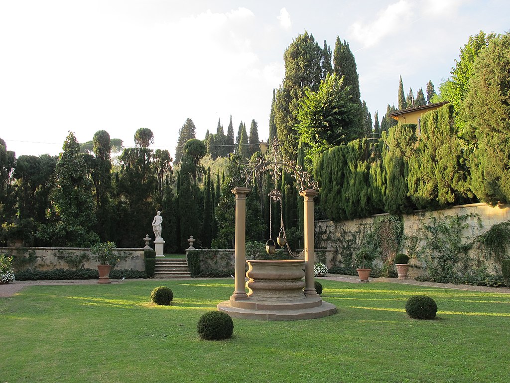 1024px-Villa_sparta,_parco,_terrazza_superiore_del_pinset_05.jpg