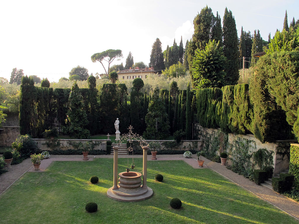 1024px-Villa_sparta,_parco,_terrazza_superiore_del_pinset_06.jpg