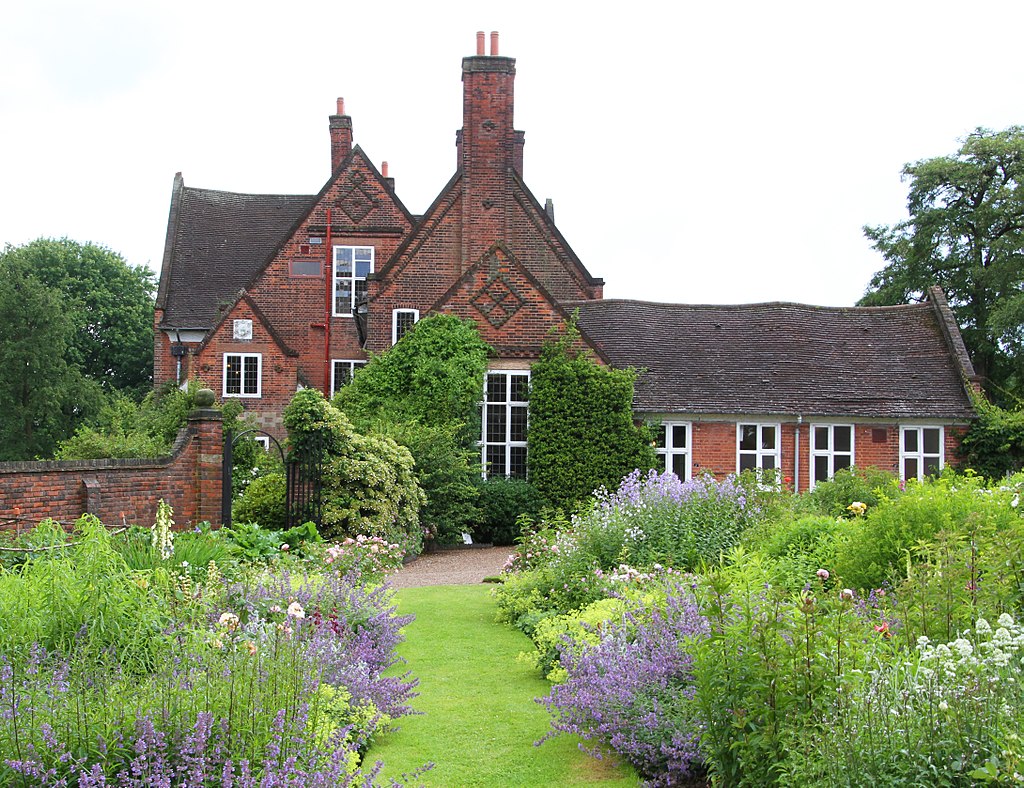 1024px-Winterbourne_House_4_(27959374871).jpg
