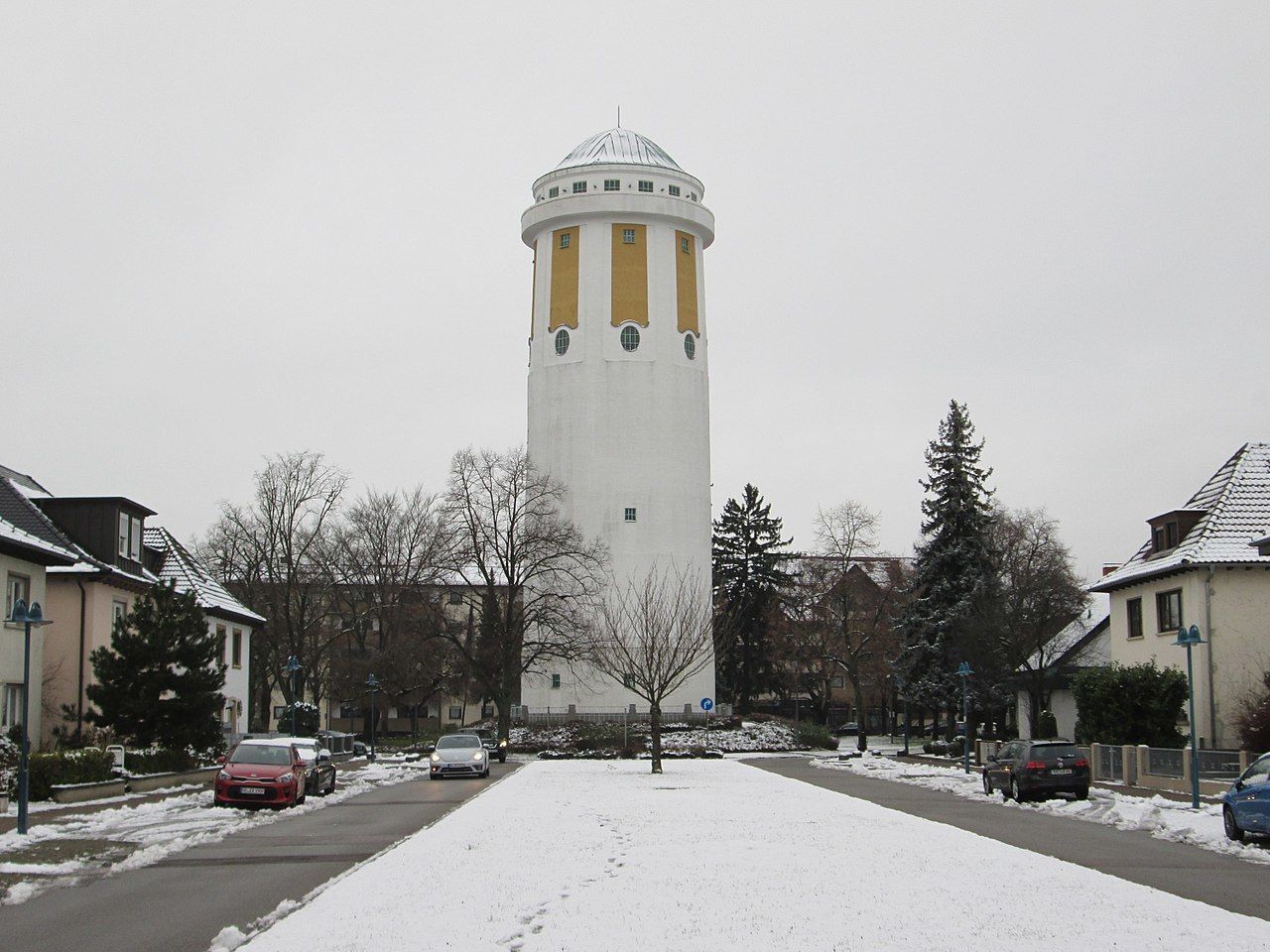 11 280px-20171218Wasserturm_Hockenheim.jpg