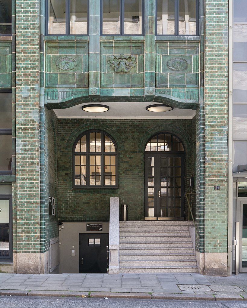 11 819px-Schauenburgerstraße_21_(Hamburg-Altstadt).Eingang.12261.ajb_.jpg