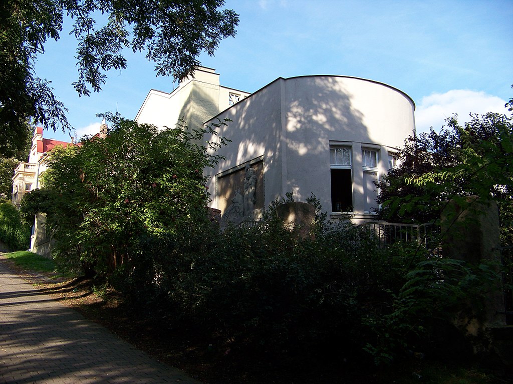 12 Šalounova_vila,_od_jihozápadu.jpg