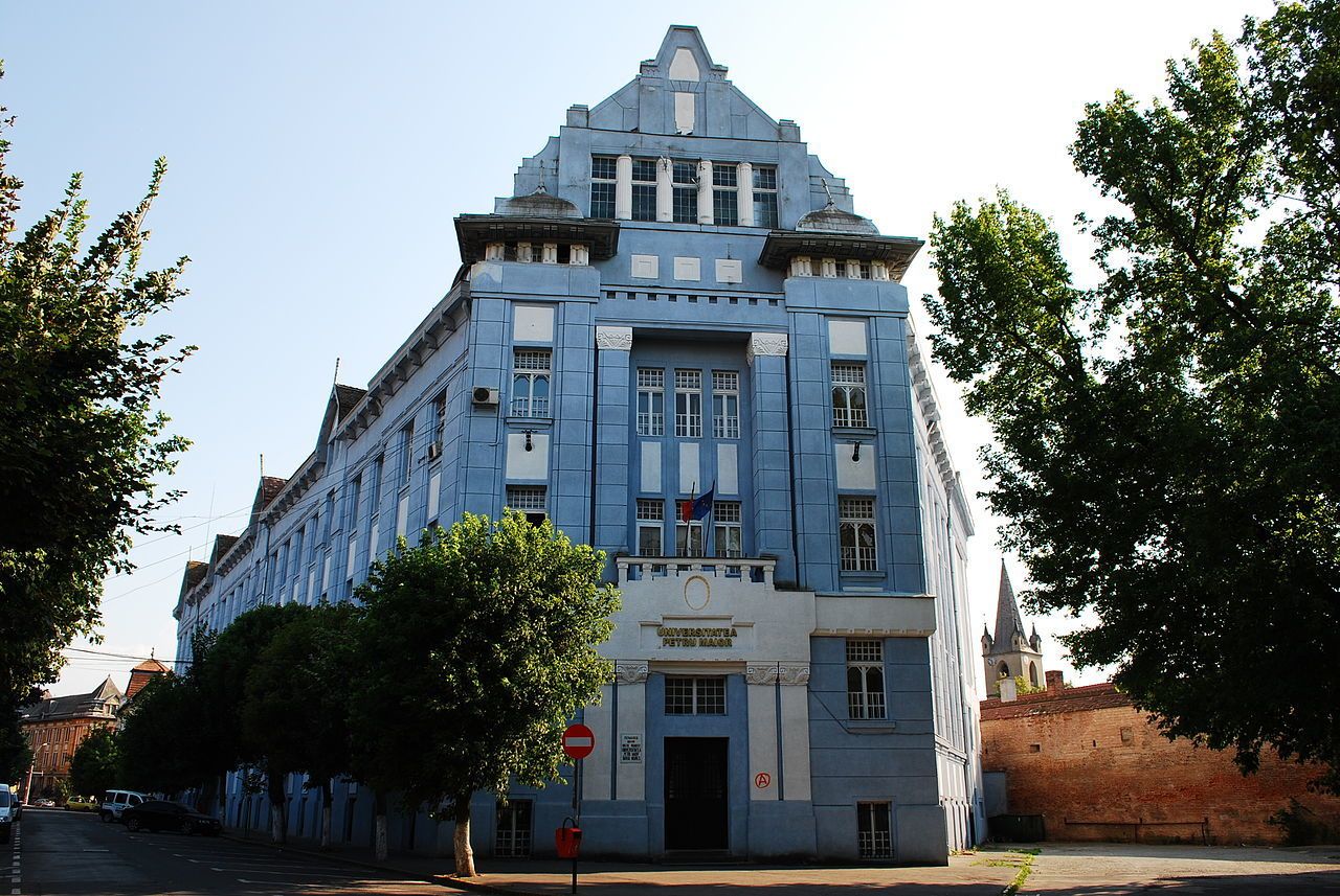 12 1280px-RO_MS_Petru_Maior_university.jpg
