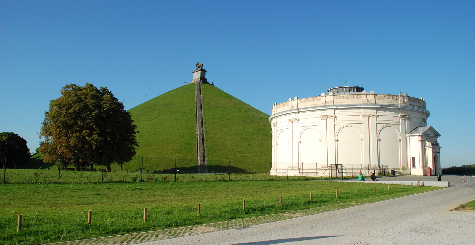12 1920px-Belgique_-_Brabant_wallon_-_Panorama_de_la_bataille_de_Waterloo_-_03.jpg