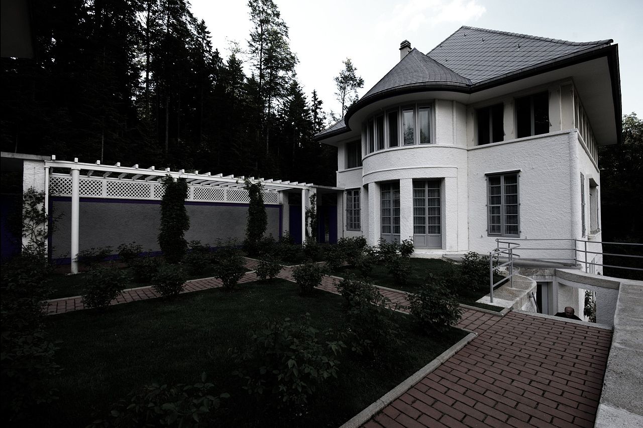 12 8 0px-La_Chaux-de-Fonds,_maison_Blanche_Le_Corbusier.jpg