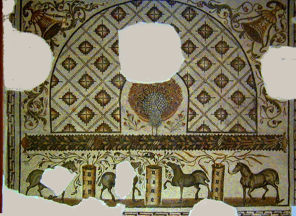1200px-Paon_cylindres_chevaux_Bardo_National_Museum.jpg