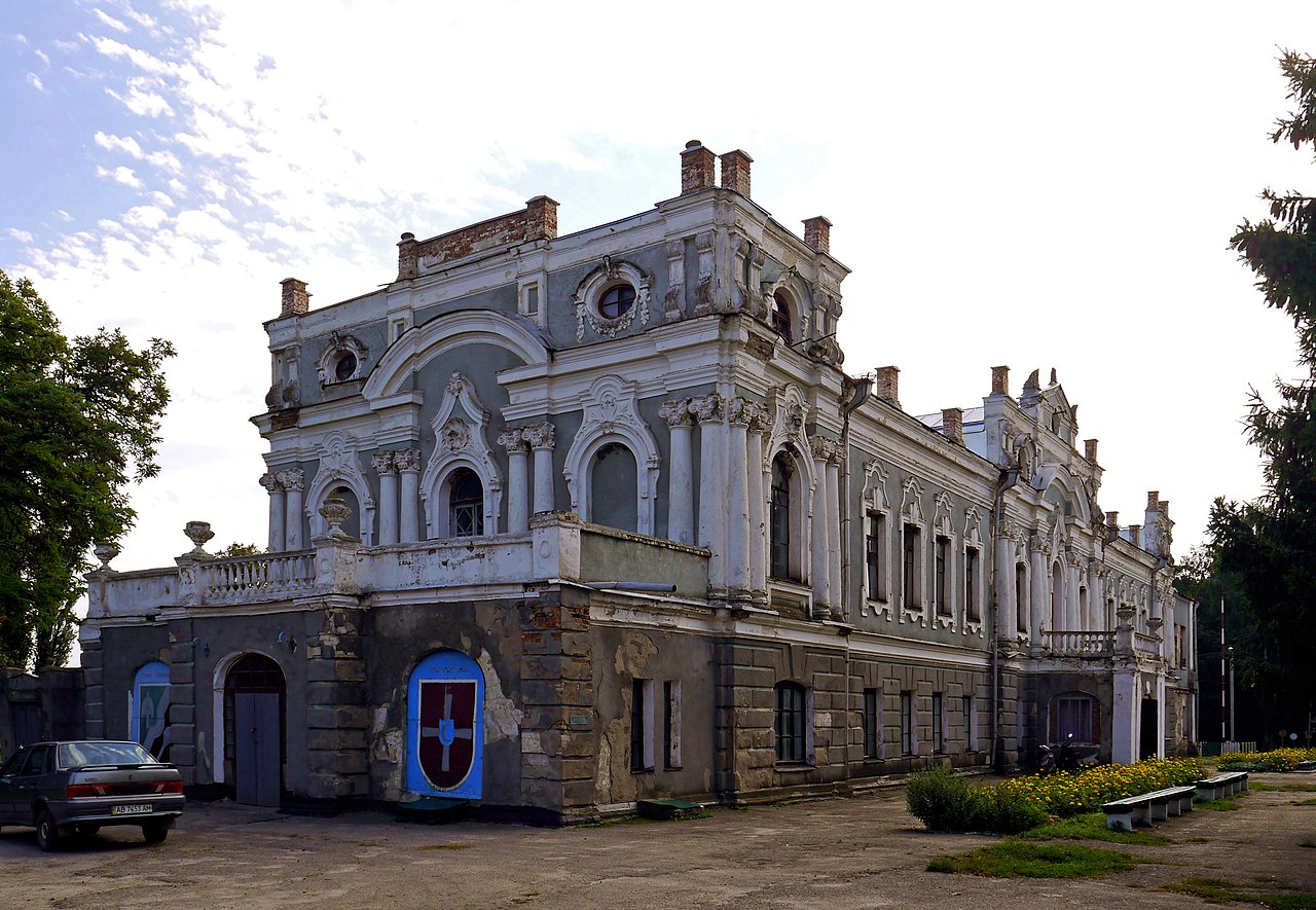 1280px-Палац_Меринга_в_Старій_Прилуці_P1440773.jpg