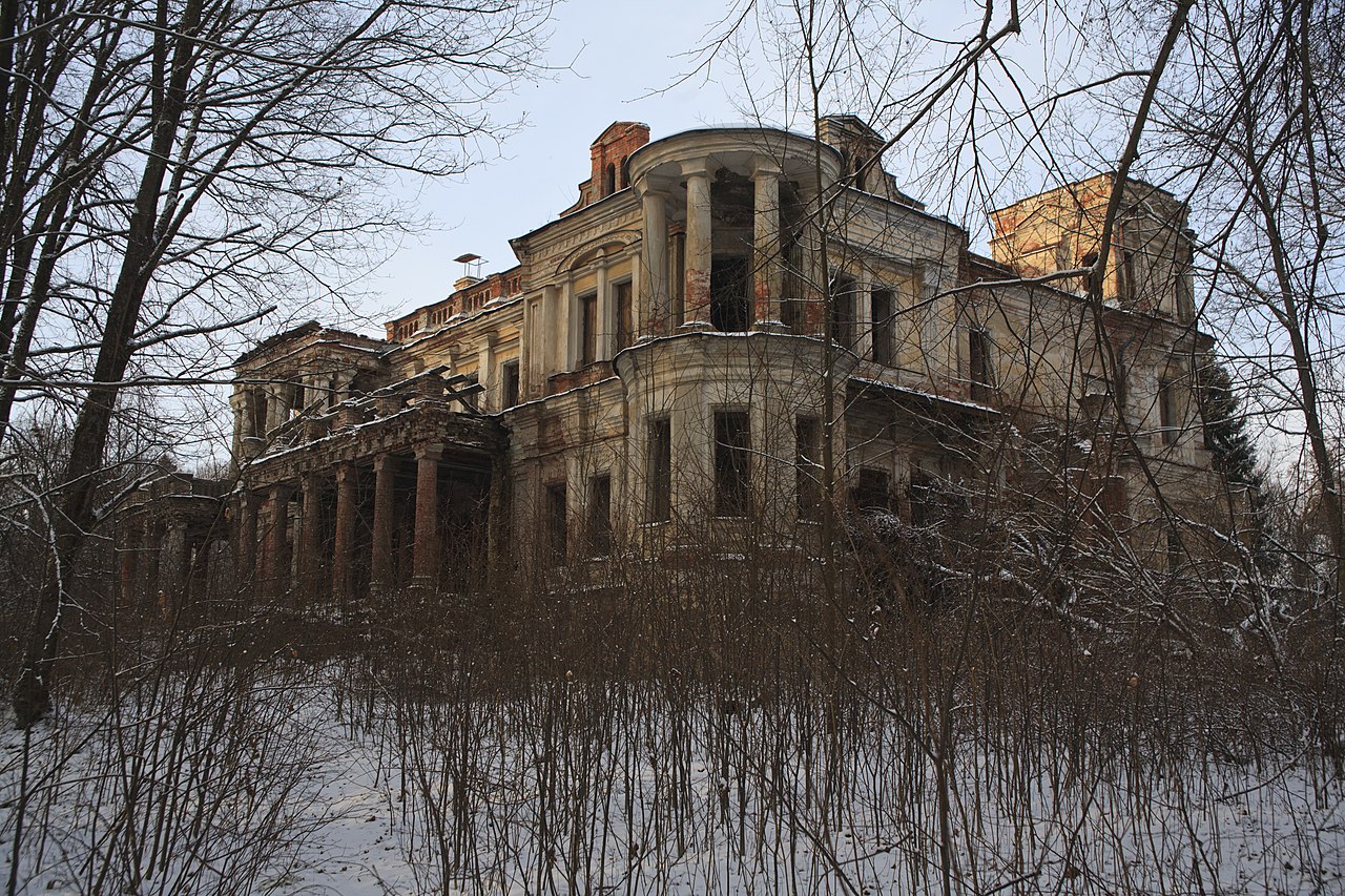 1280px-Усадьба_Павлищев_бор._Усадебный_дом.jpg