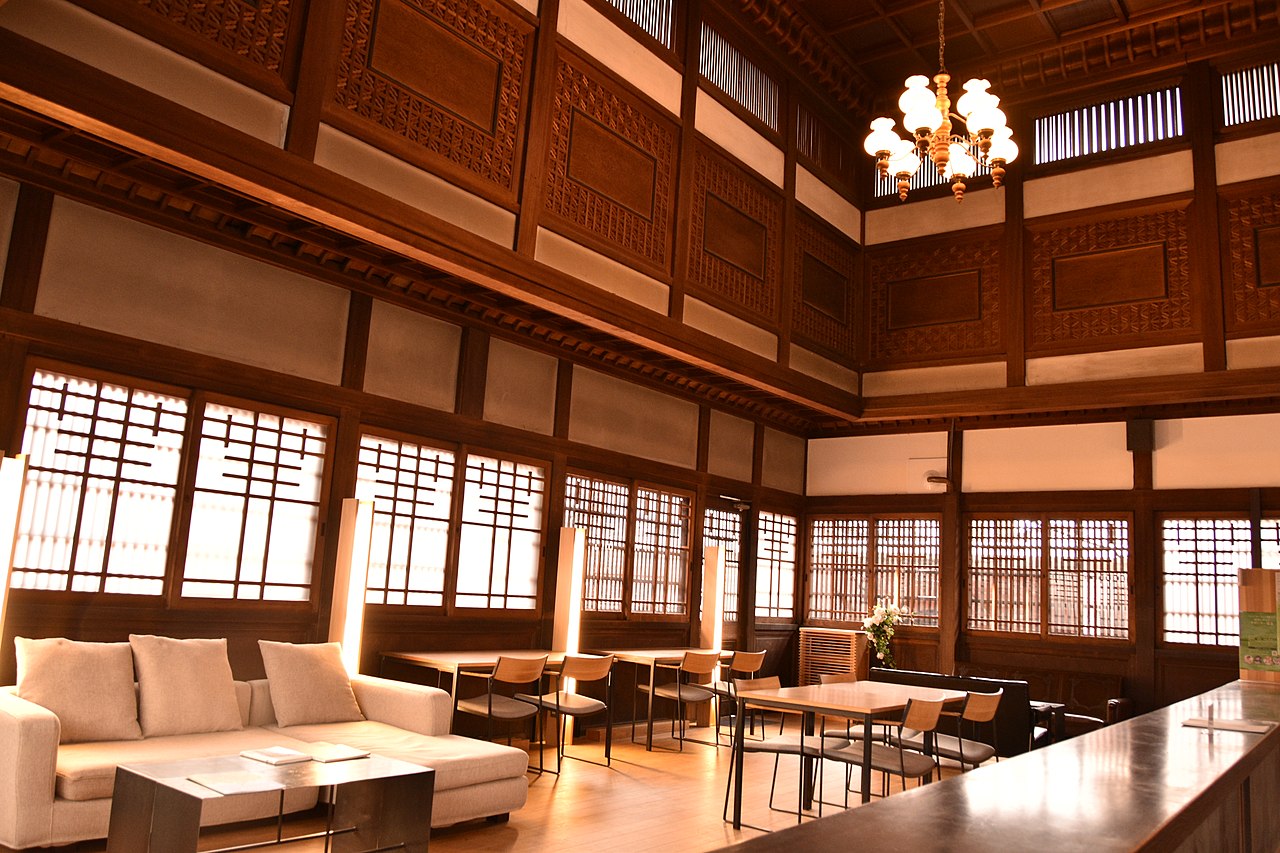 1280px-津山市_PORT_ART&DESIGN_TSUYAMA（旧妹尾銀行林田支店）_(48590260857).jpg