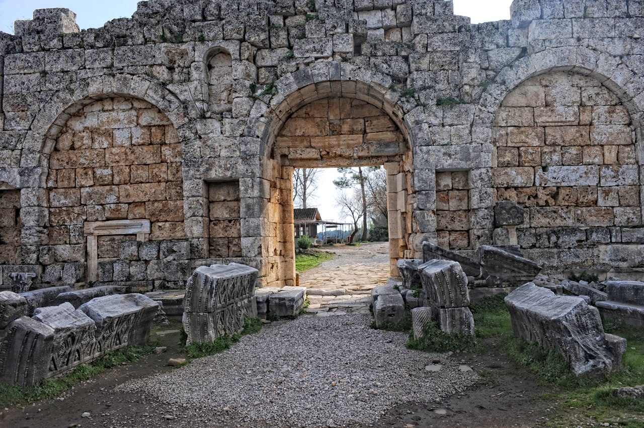 1280px-2009_-_panoramio_(7).jpg