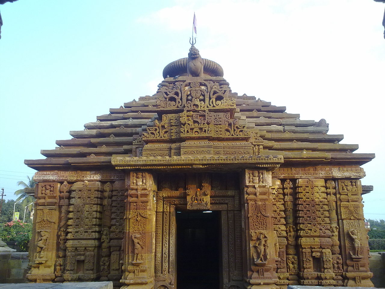 1280px--Amazing_Mukteswar_temple_with_its_minar_shrines_but_excluding_the_Murich_Kunda-image13-.jpg