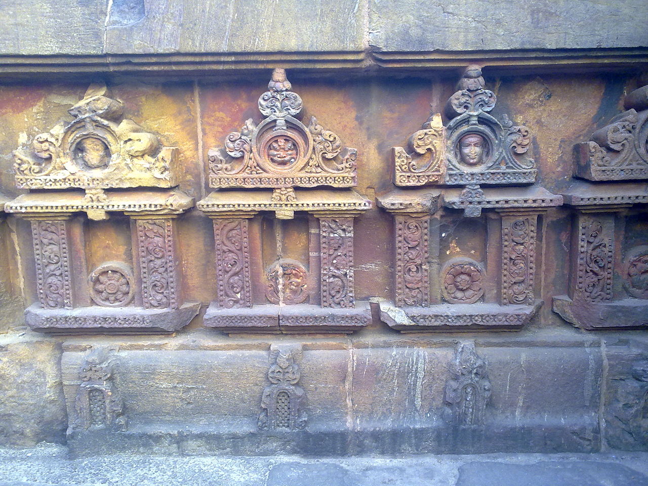 1280px--Amazing_Mukteswar_temple_with_its_minar_shrines_but_excluding_the_Murich_Kunda-image2-.jpg