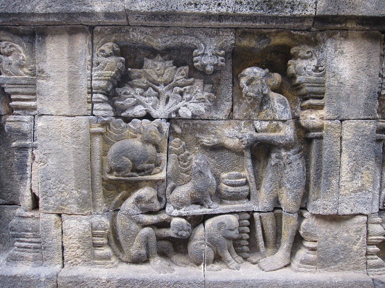 1280px-Borobudur_9.jpg
