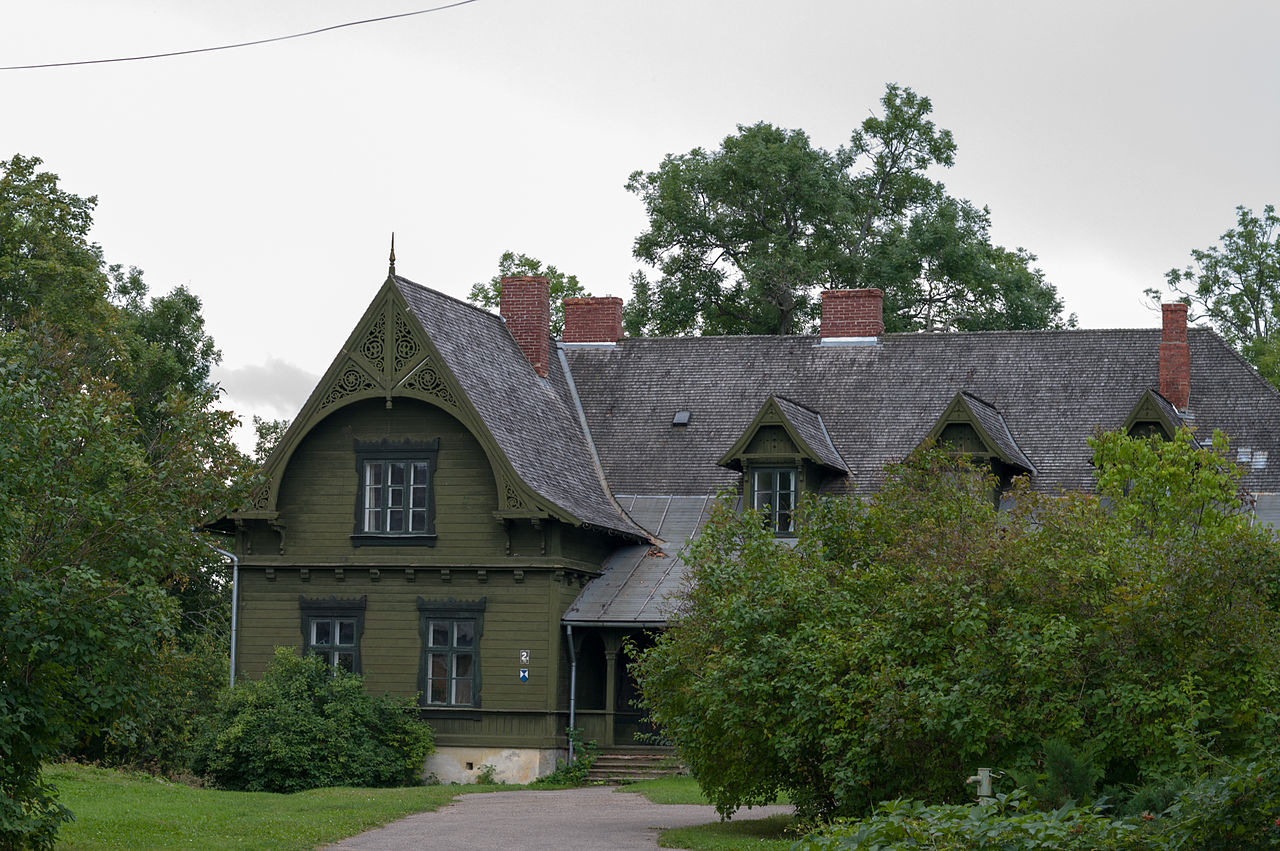 1280px-Cesvaine_Palace,_2013,_6.jpg