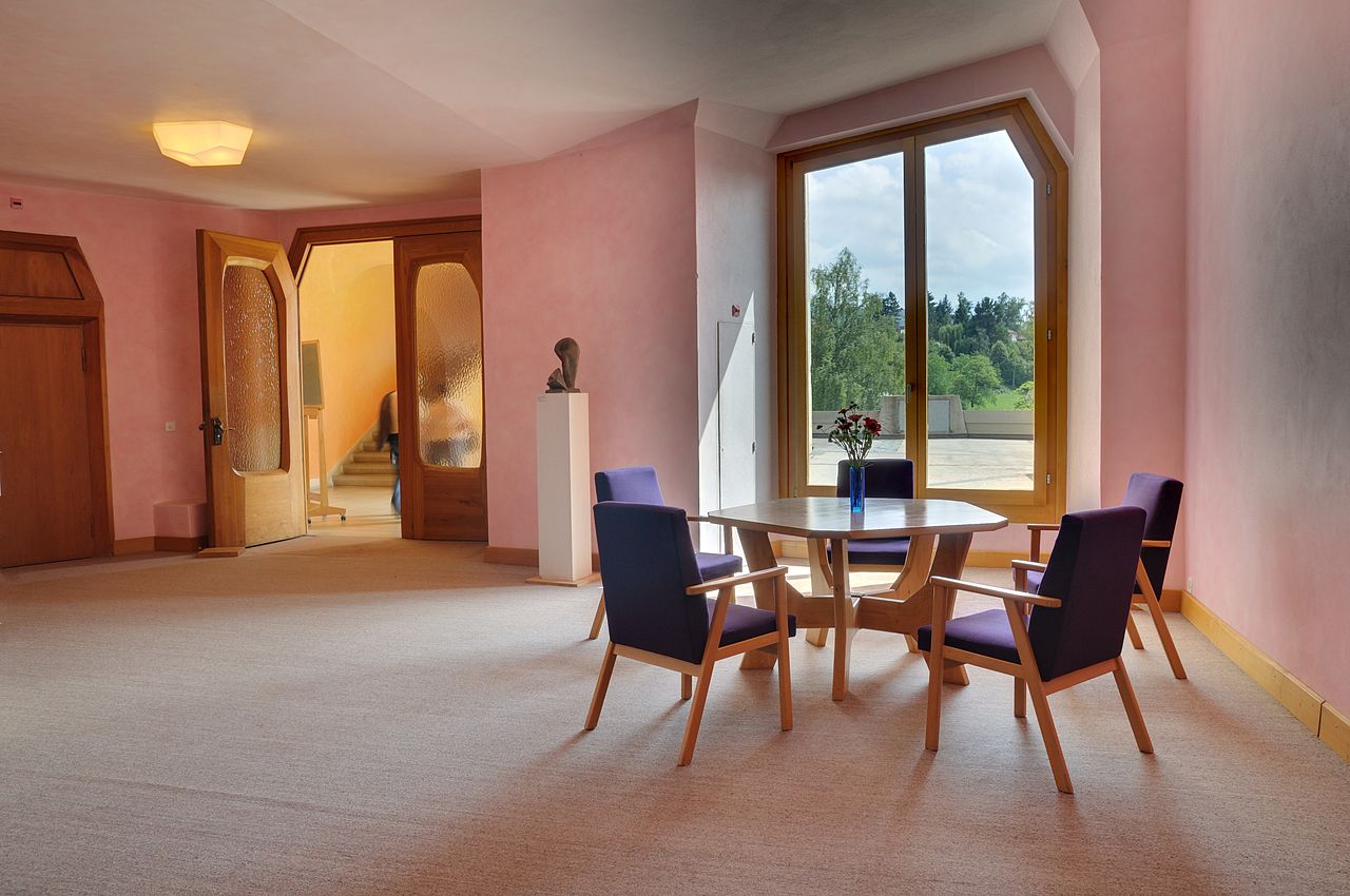 1280px-Dornach_-_Goetheanum_-_Südtrakt.jpg