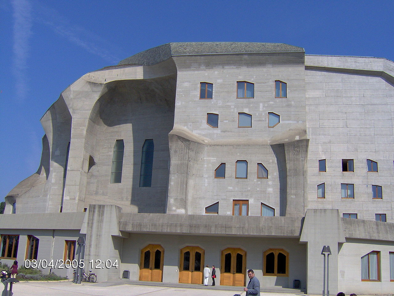 1280px-Dornach_goetheanum_suedseite.jpg
