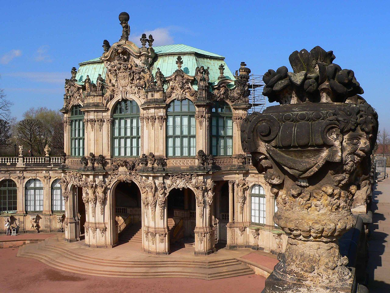 1280px-Dresden_Zwinger03.jpg