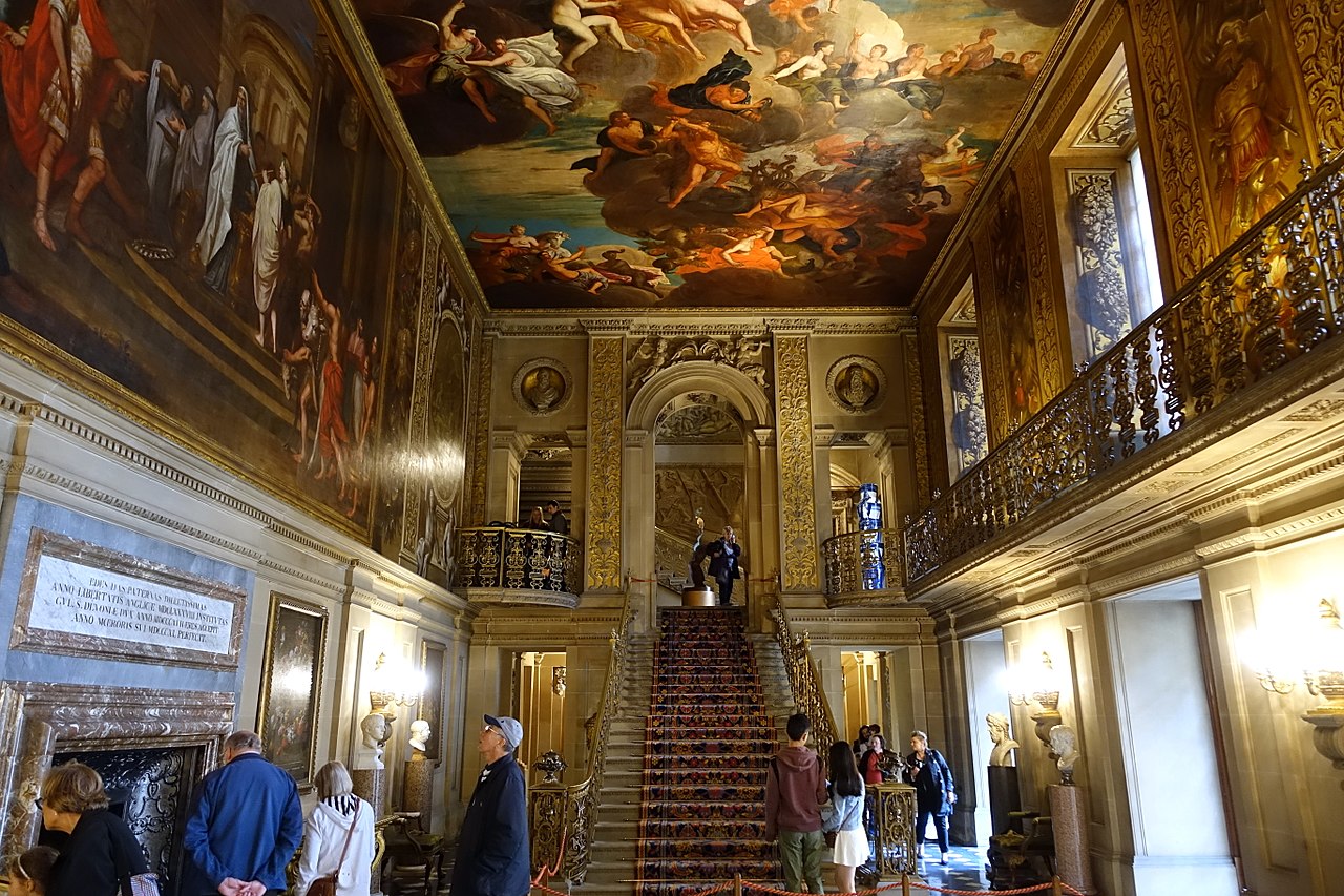 1280px-Entrance_Hall,_Chatsworth_House_-_Derbyshire,_England_-_DSC02985.jpg