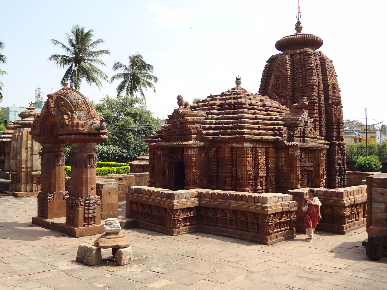 1280px-Mukteshwar_Temple2.jpg