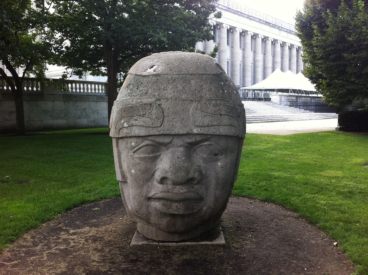 1280px-Olmec_Head_8.jpg