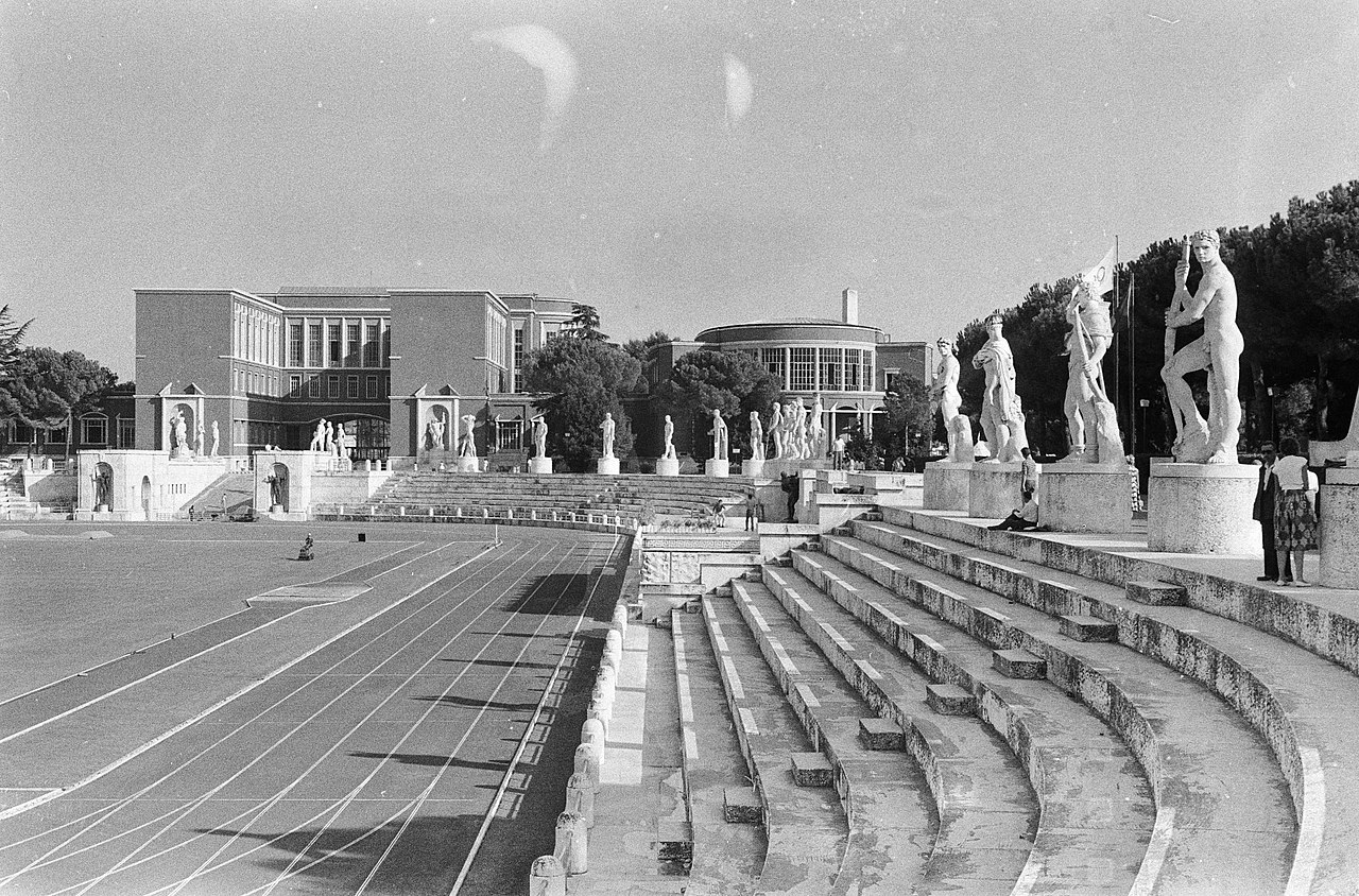 1280px-Olympische_Spelen_te_Rome,_sintelbaan_in_het_Stadio_dei_Marmi,_Bestanddeelnr_911-5253.jpg