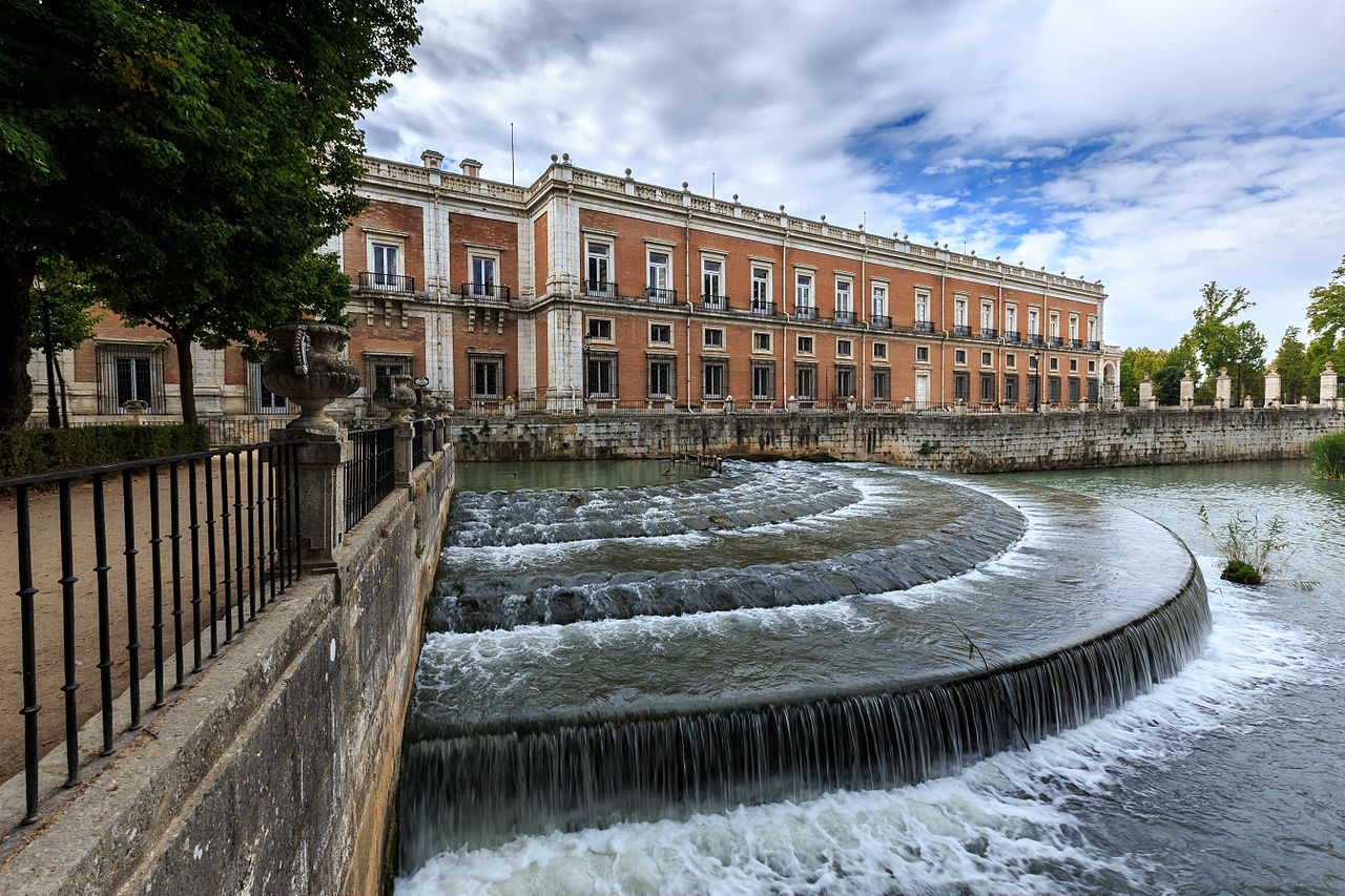 1280px-Palacio_Real_de_Aranjuez_-_130921_115527.jpg
