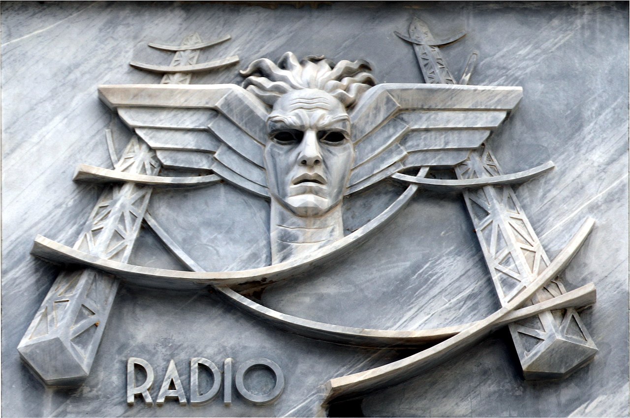 1280px-Palazzo_delle_Poste_(Carrara),_radio.jpg