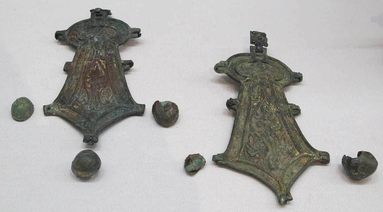 1280px-Periodo_kofun,_ornamenti_di_bronzo_per_cavallo,_V-VI_sec._0п1.JPG