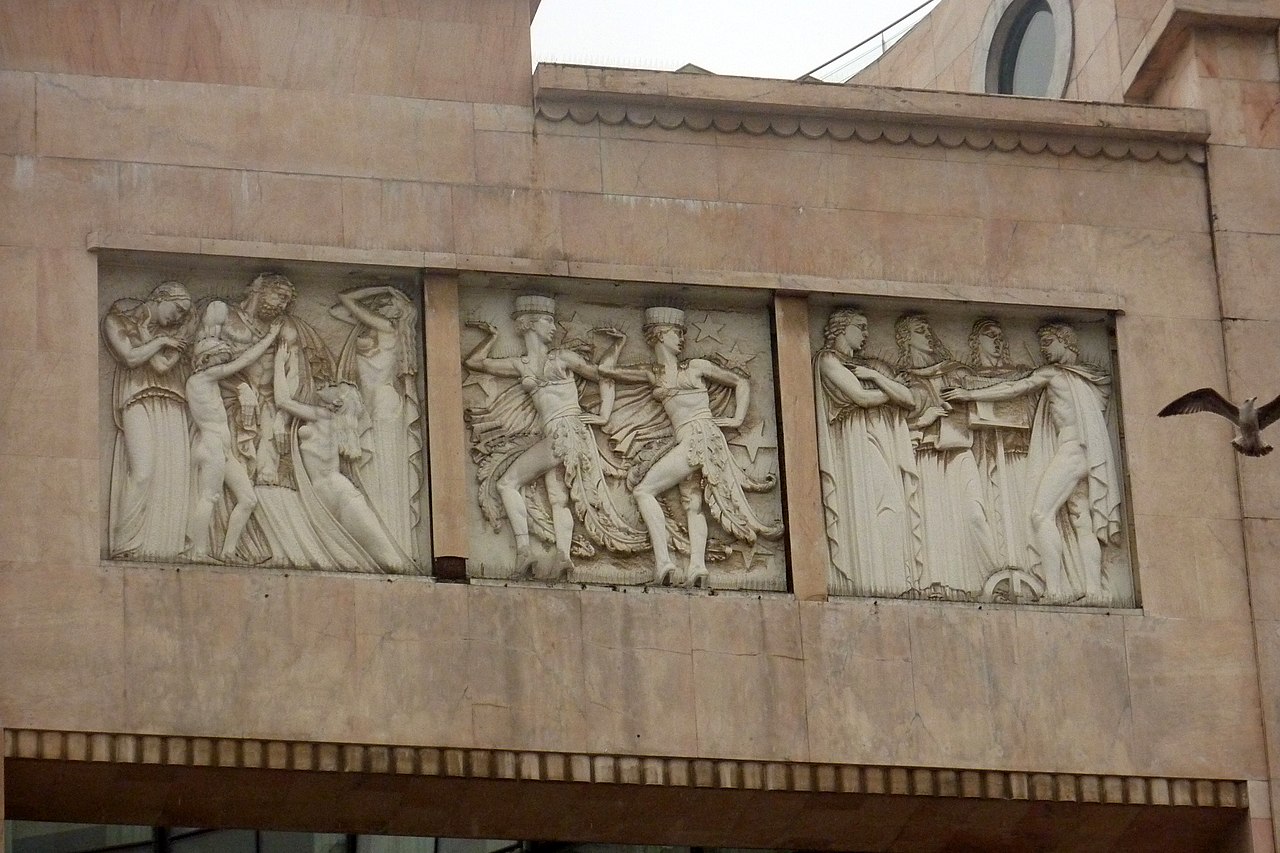 1280px-Portugal,_Lisbon_-_art_deco_panel_(8590574680).jpg
