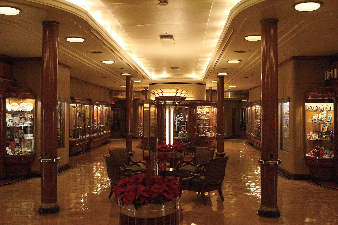 1280px-RMS_Queen_Mary_Promenade_Deck_1st_Class_Shops.jpg