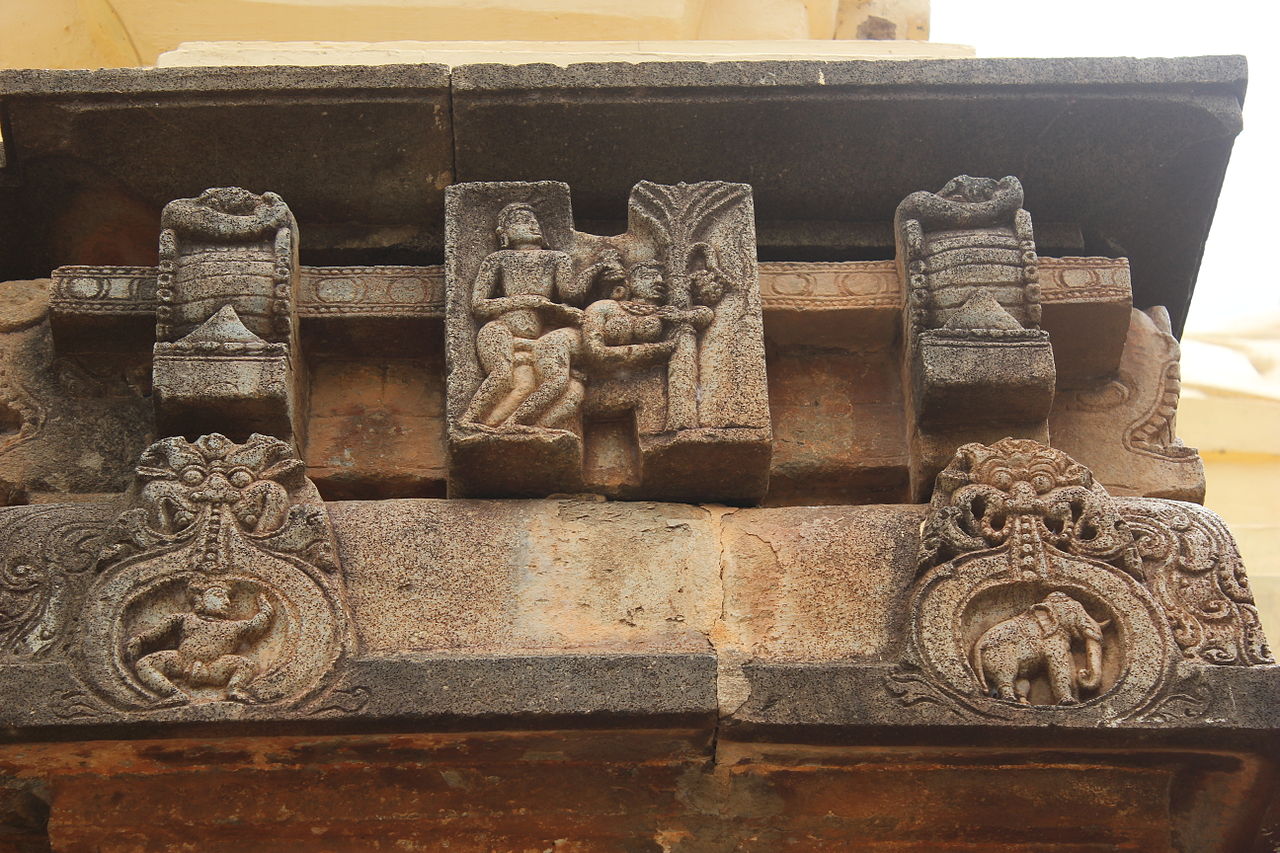1280px-Shrine_wall_erotic_sculptures_in_Kalleshvara_temple_at_Bagali_4.jpg