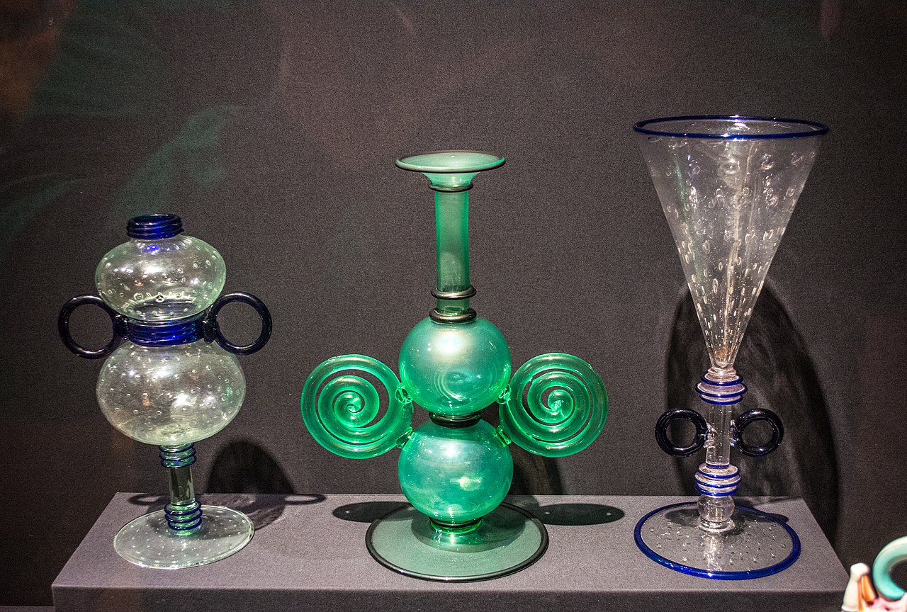 1280px-Three_transparent_vessels_-_Umberto_Bellotto_(39600521831).jpg