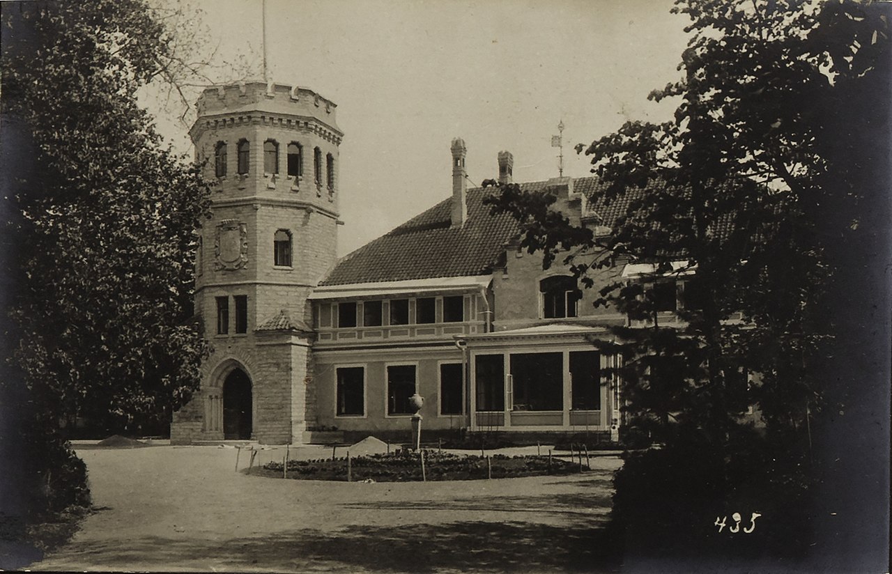 1280px-TLA_1465_1_4442_Krahv_Orloff-Davõdovi_loss_Maarjamäel.jpg