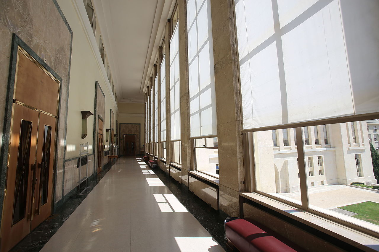 1280px-UN_Palace_of_Nations_corridor,_Building_A.jpg