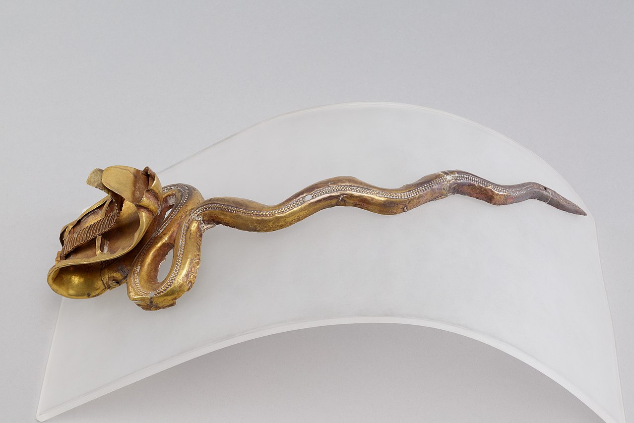 1280px-Uraeus_MET_50.198.3_EGDP022500.jpg