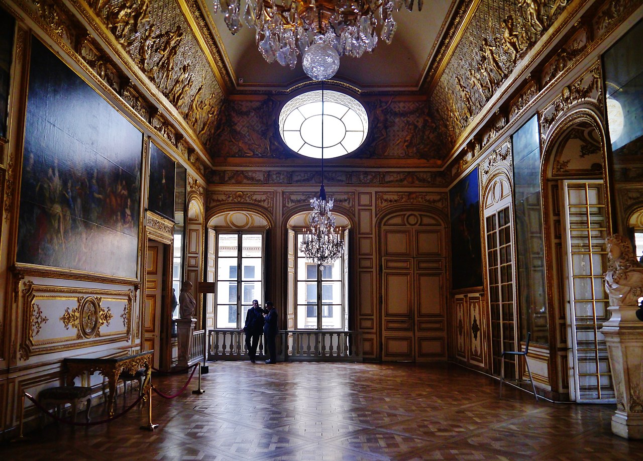 1280px-Versailles_Château_de_Versailles_Innen_Salon_de_l'Oeil-de-Boeuf_1.jpg