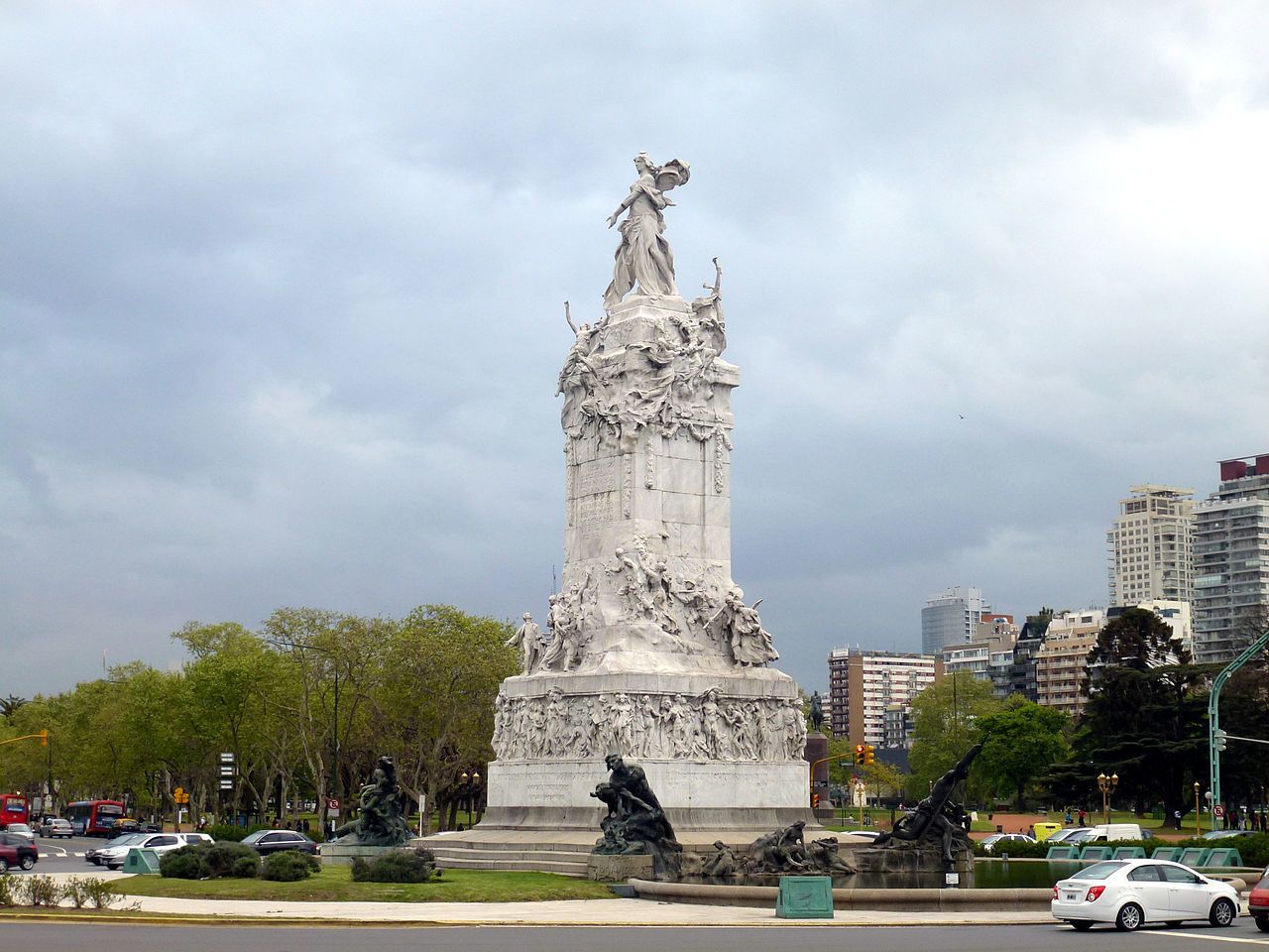 1280px-WLM_2013_-_Monumento_de_los_Españoles_2.jpg