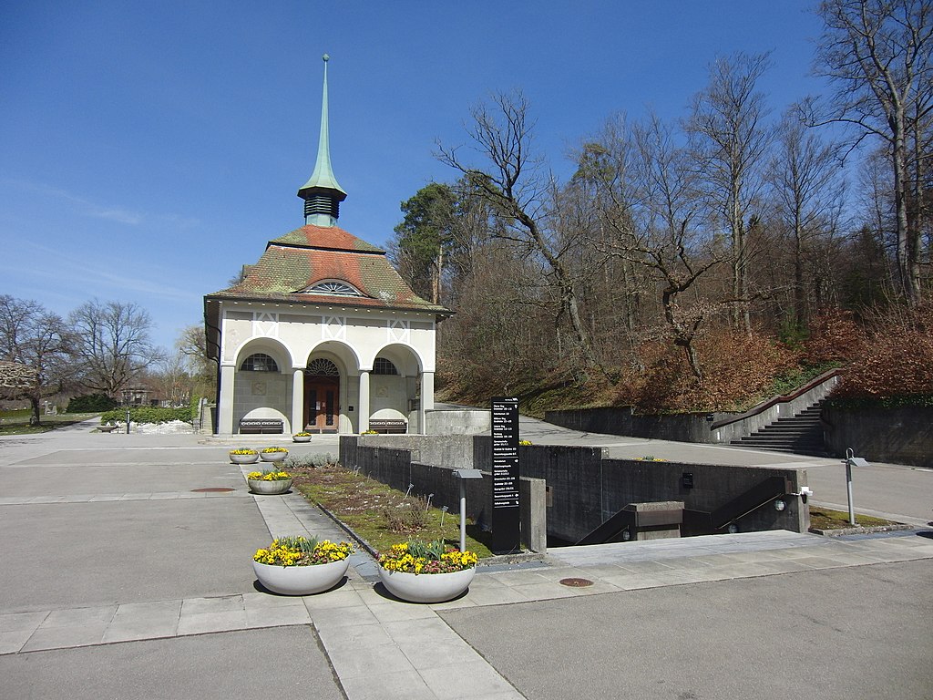 12Friedhof_Rosenberg_-_Friedhofskapelle_und_Treppe_2.jpg