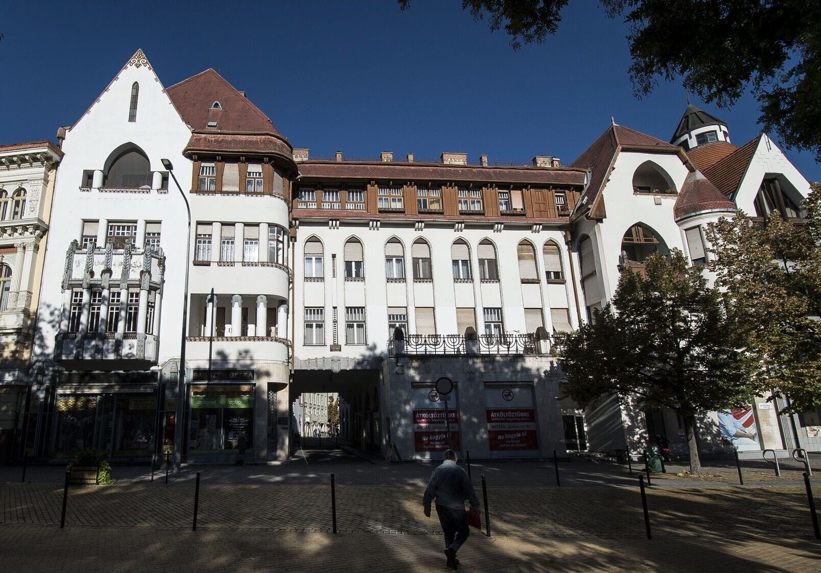 13 Luther Palace5ebb37894c039fd7fcc999f8129c560d_0.jpg