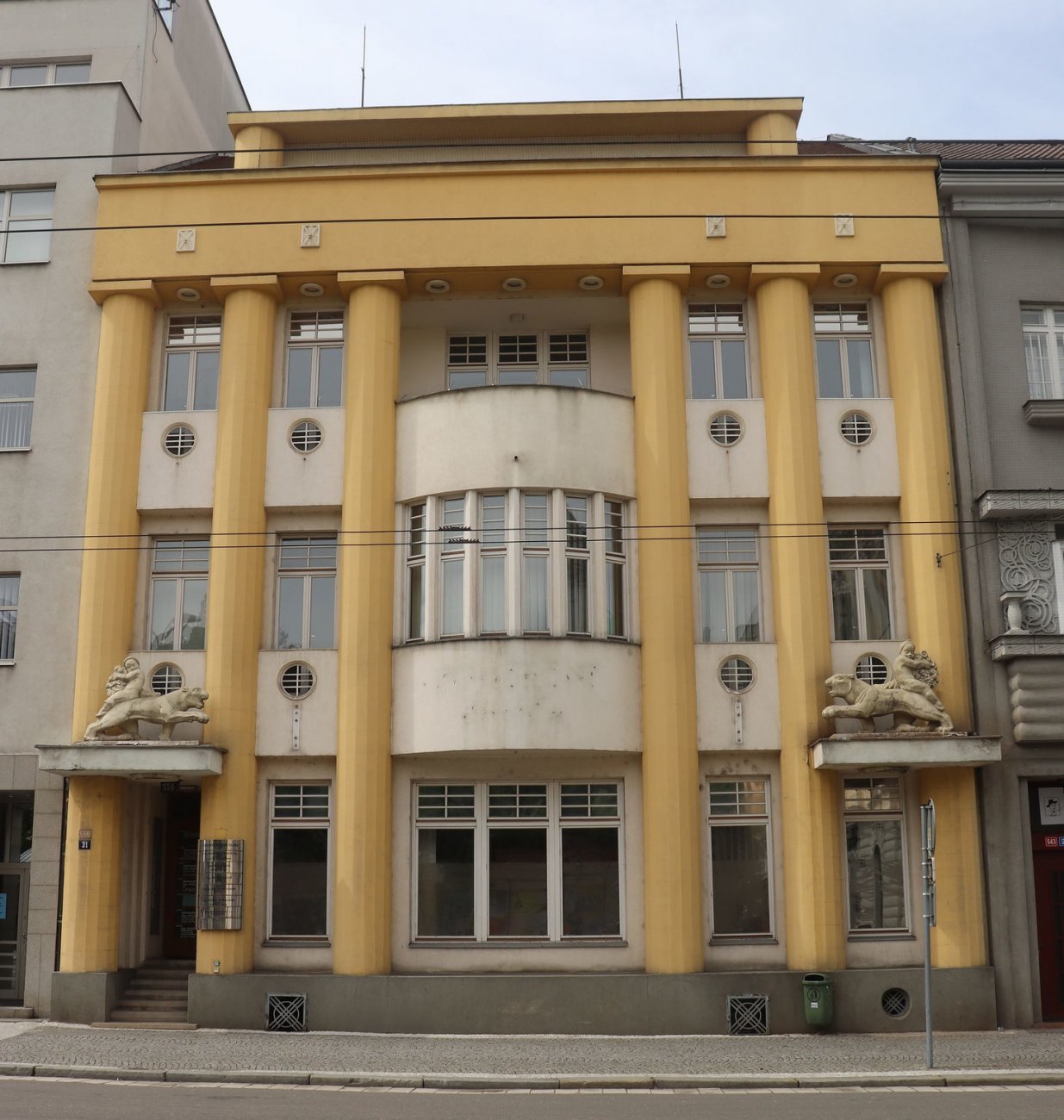 14 000px-Hradec_Kralove_kamienica_CSA_556.jpg