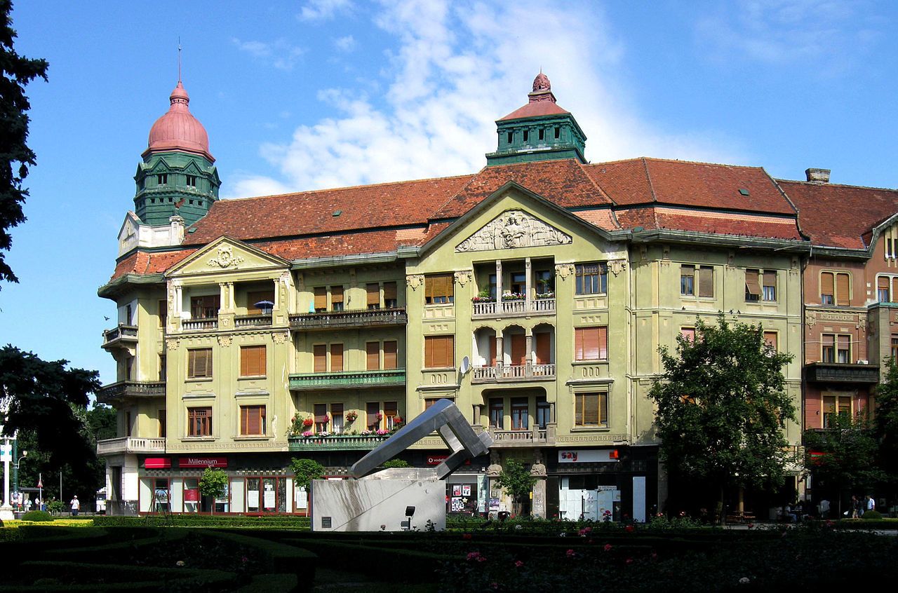 14 1280px-Palatul_Szechenyi_1.jpg