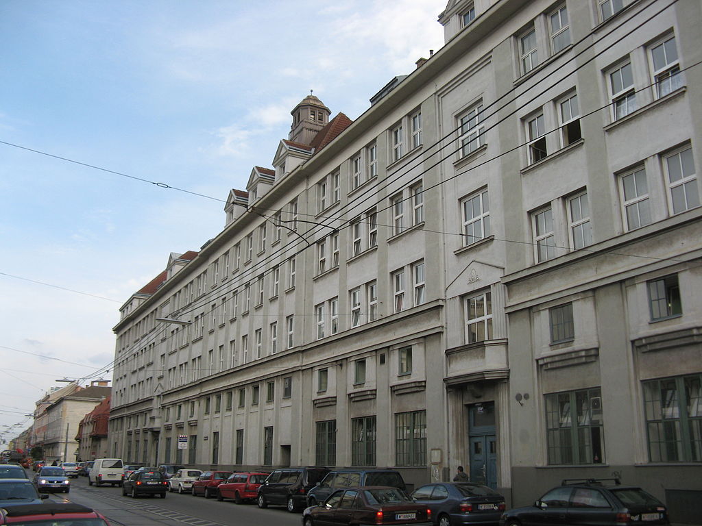 15 1024px-Gudrunstraße_04.jpg