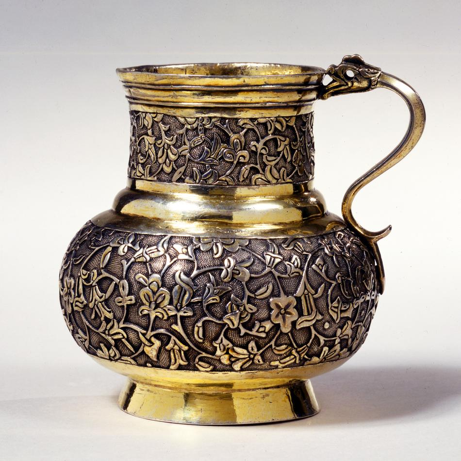 1550 15.11-15-1986-Soelvkrus-med-arabesker.jpg