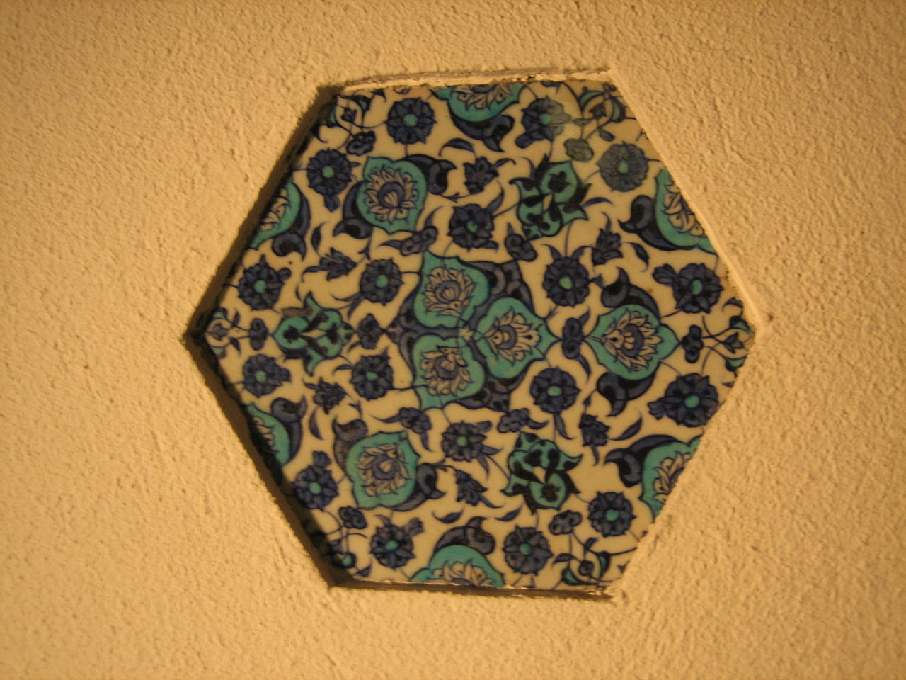 16d1280px-16th_Century_Turkish_Tile_(3578590622).jpg
