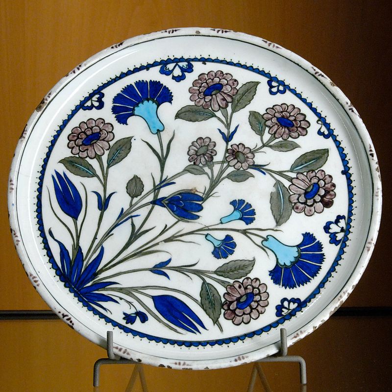16d800px-Salver_Iznik_MBA_Lyon_D264.jpg