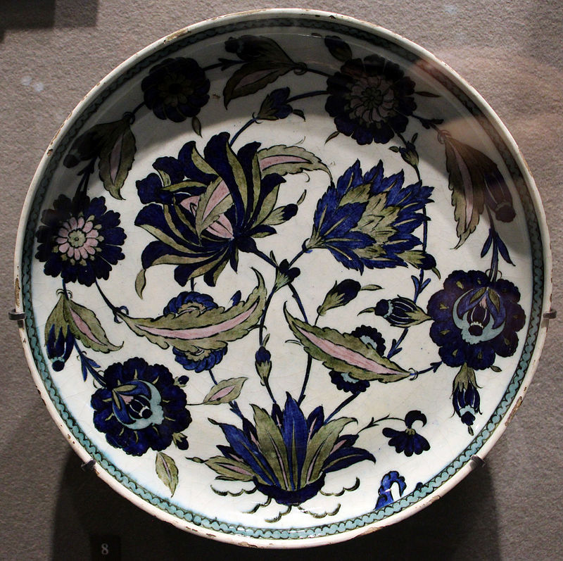 16dTurchia,_izinik,_piatto_con_peonie,_1540-55_ca..JPG