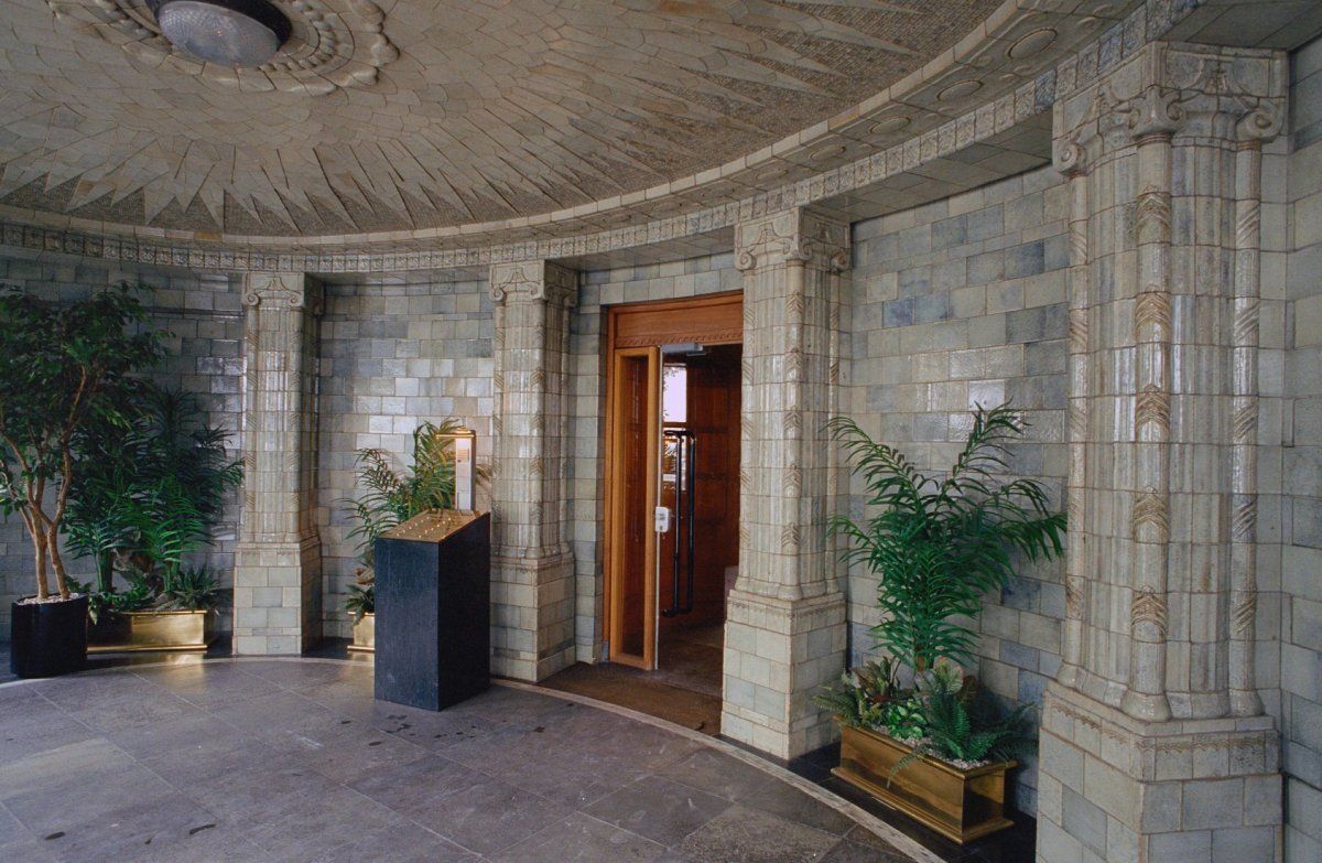 16Interieur_overzicht_ovaal_entreeportaal_met_plafond_-_Rotterdam_-_20349595_-_RCE.jpg