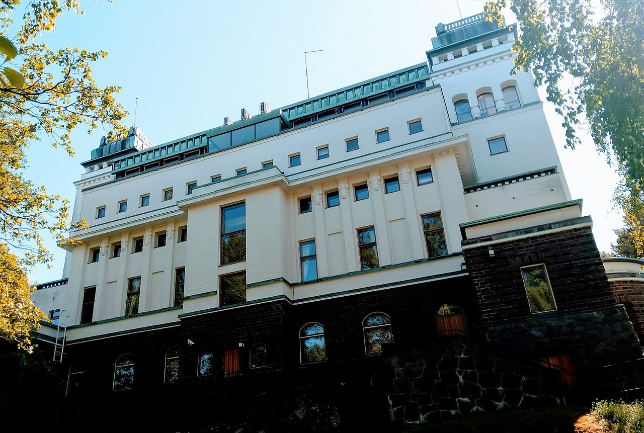 17г1280px-Wihurintalo_(entinen_Rantahotelli)_Kulosaari_(Helsinki)_02.jpg