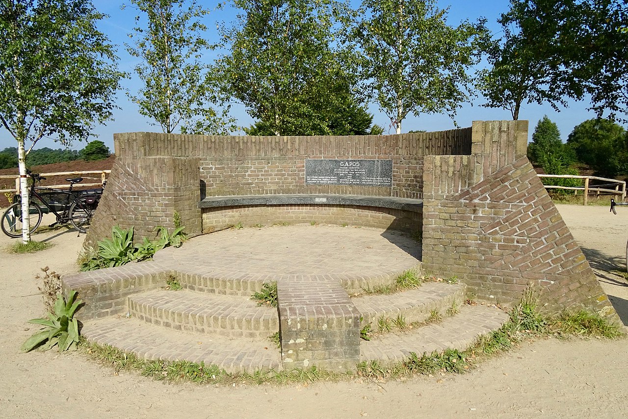 18 280px-20170828_Monumentale_bank_Posbank.jpg