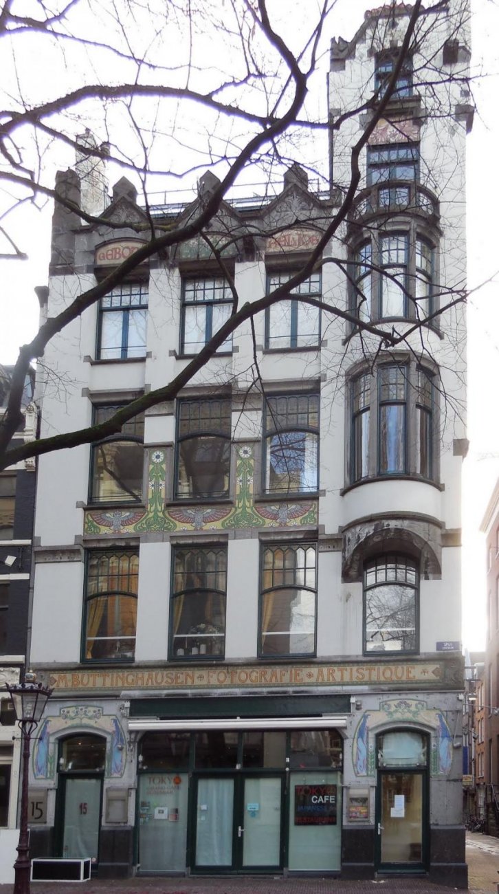 1895 Spui 15-19 (= Voetboogstraat 1-3), gebouw «Helios» (Gerrit van Arkel 1895-96) (1).jpg